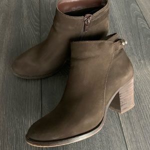 LAST DAY SALE 💝 Steve Madden nubuck boots